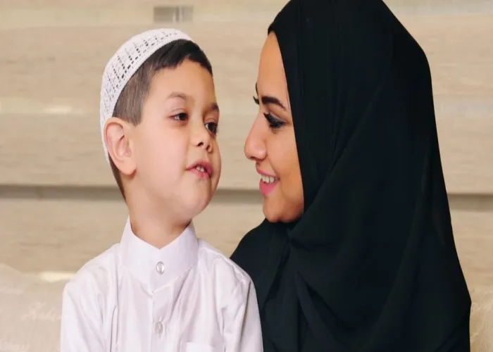 الحوار مع الطفل ينمى قدراته اللغوية والفكرية