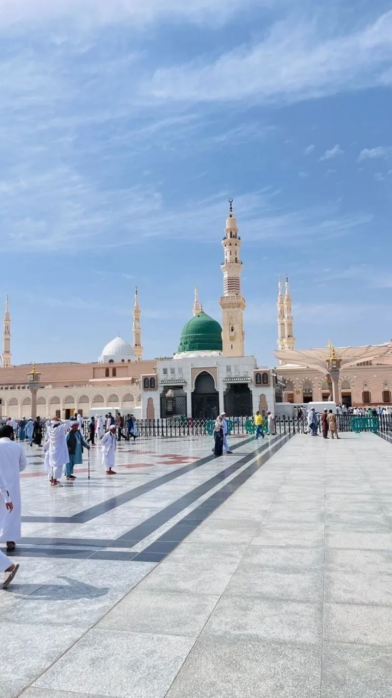 العالم يستمع إلى فضيلة المرشد العام