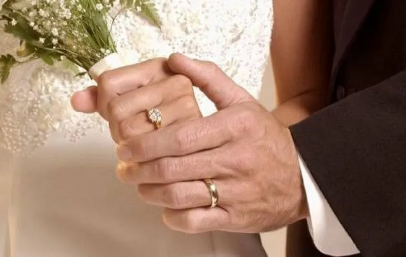 وصية أب لابنته.. كيف نفرح في أعراسنا؟