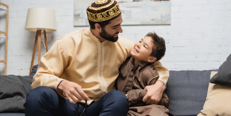 سلسلة تربية الأبناء من خلال سورة لقمان (5) الاعتدال والوسطية وتربية الأبناء على قيم الاستقامة